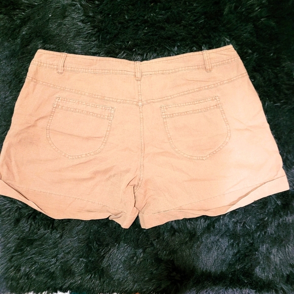 Khaki shorts - women SZ 14 - Picture 2 of 3